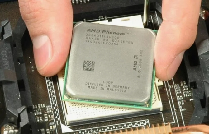 На материнской плате горит красная лампочка CPU: ответ